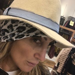 Meet your Posher, Laura